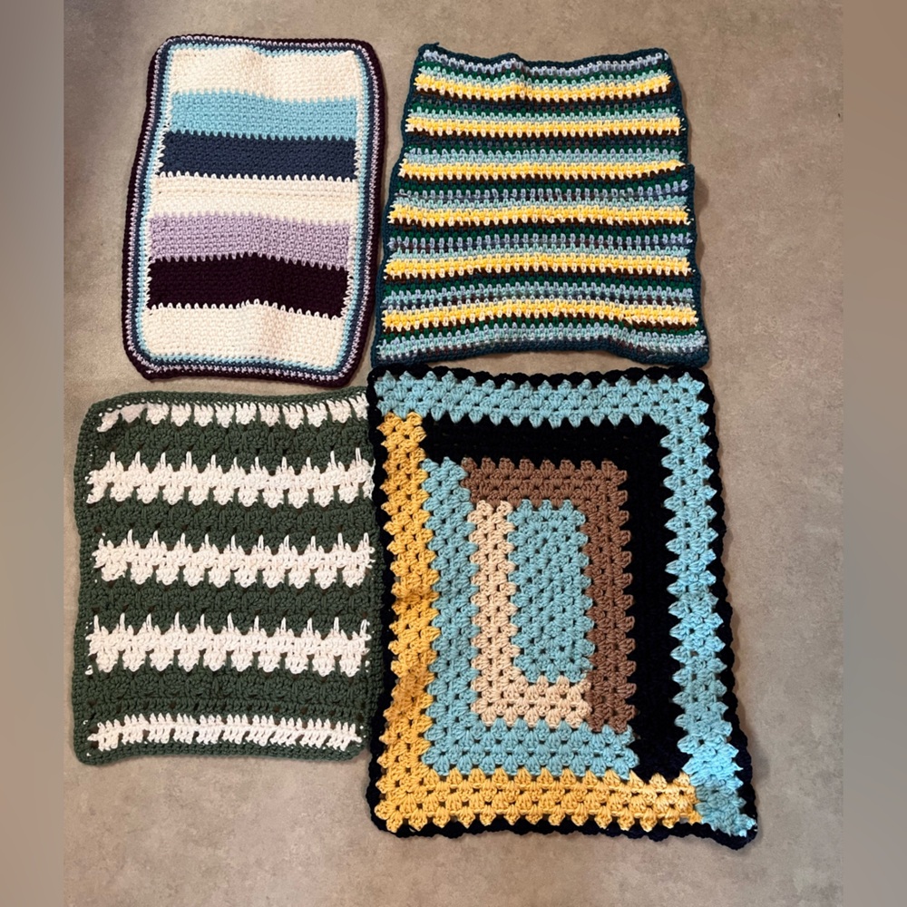 NEW Set of 4 Knitted cat or small dog blankets. Perfect for in beds or on own.